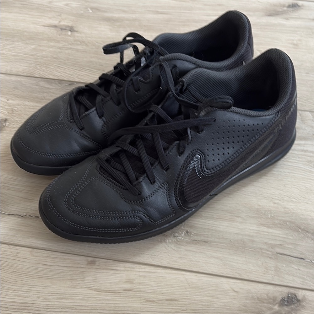 Nike Tiempo (Size 9)